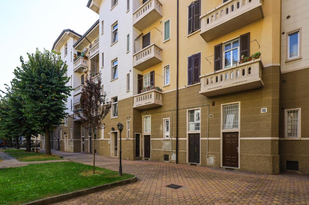Paki Home Nel Cuore Dei Navigli Di Milano Kültér fotó