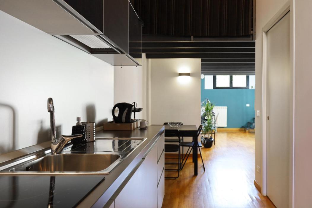 Paki Home Nel Cuore Dei Navigli Di Milano Kültér fotó